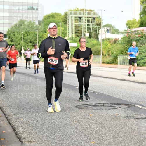 06.09.2026 - CURREX Alsterlauf Dr. Thomas Lammeyer http://msf.ph/oto/10136629 06.09.2026 10:01:48 Laufen 345, 10, 2625, 3737, 4151 meine-sportfotos.de