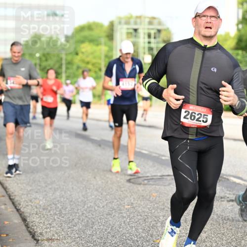 06.09.2026 - CURREX Alsterlauf Dr. Thomas Lammeyer http://msf.ph/oto/10136652 06.09.2026 10:01:50 Laufen 4152, 2625, 3737 meine-sportfotos.de
