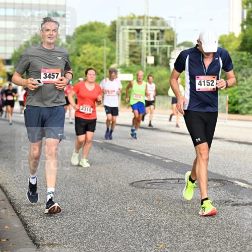 06.09.2026 - CURREX Alsterlauf Dr. Thomas Lammeyer http://msf.ph/oto/10136664 06.09.2026 10:01:51 Laufen 3457, 2310, 4152, 1 meine-sportfotos.de