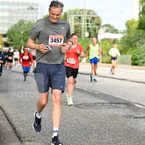 06.09.2026 - CURREX Alsterlauf Dr. Thomas Lammeyer http://msf.ph/oto/10136674 06.09.2026 10:01:52 Laufen 3457, 2310, 4152, 1 meine-sportfotos.de