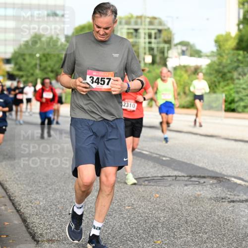 06.09.2026 - CURREX Alsterlauf Dr. Thomas Lammeyer http://msf.ph/oto/10136676 06.09.2026 10:01:52 Laufen 3457, 2310 meine-sportfotos.de