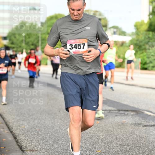 06.09.2026 - CURREX Alsterlauf Dr. Thomas Lammeyer http://msf.ph/oto/10136677 06.09.2026 10:01:52 Laufen 3457 meine-sportfotos.de