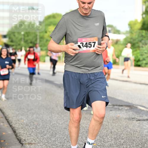 06.09.2026 - CURREX Alsterlauf Dr. Thomas Lammeyer http://msf.ph/oto/10136678 06.09.2026 10:01:53 Laufen 3457 meine-sportfotos.de