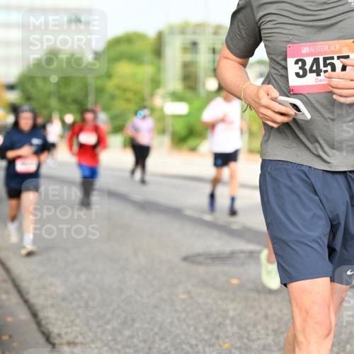 06.09.2026 - CURREX Alsterlauf Dr. Thomas Lammeyer http://msf.ph/oto/10136685 06.09.2026 10:01:53 Laufen 3457 meine-sportfotos.de