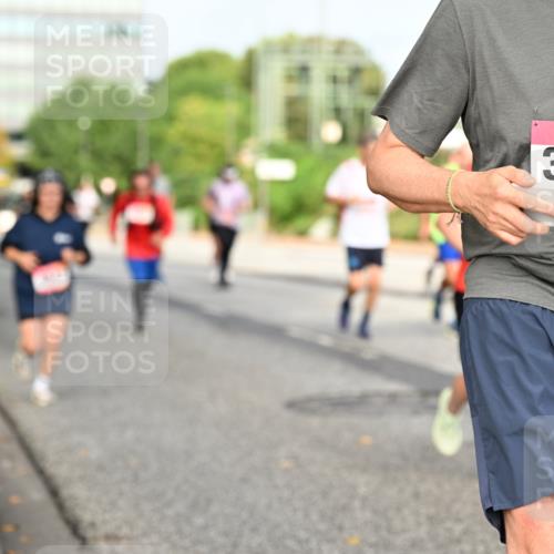06.09.2026 - CURREX Alsterlauf Dr. Thomas Lammeyer http://msf.ph/oto/10136686 06.09.2026 10:01:53 Laufen 3457 meine-sportfotos.de
