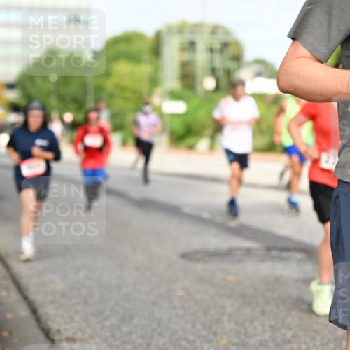 06.09.2026 - CURREX Alsterlauf Dr. Thomas Lammeyer http://msf.ph/oto/10136688 06.09.2026 10:01:53 Laufen 1 meine-sportfotos.de