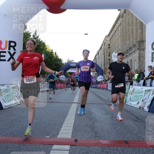 06.09.2026 - CURREX Alsterlauf Yannick Fuchs http://msf.ph/oto/10136689 06.09.2026 09:44:50 Ziel 2442, 2452, 2610, 3226, 3671, 3802, 3803, 4039, 4128, 5286, 8264 meine-sportfotos.de