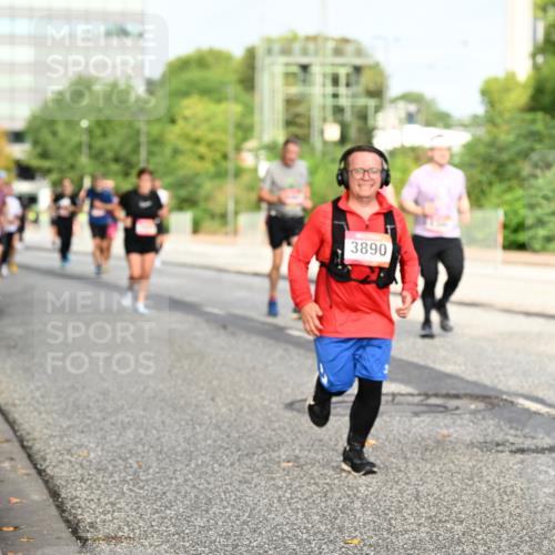 06.09.2026 - CURREX Alsterlauf Dr. Thomas Lammeyer http://msf.ph/oto/10136720 06.09.2026 10:01:56 Laufen 3890 meine-sportfotos.de