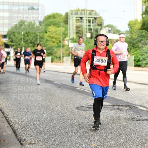 06.09.2026 - CURREX Alsterlauf Dr. Thomas Lammeyer http://msf.ph/oto/10136722 06.09.2026 10:01:56 Laufen 3890, 5300 meine-sportfotos.de