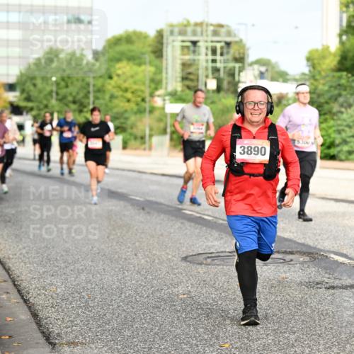06.09.2026 - CURREX Alsterlauf Dr. Thomas Lammeyer http://msf.ph/oto/10136723 06.09.2026 10:01:57 Laufen 3890, 5300 meine-sportfotos.de