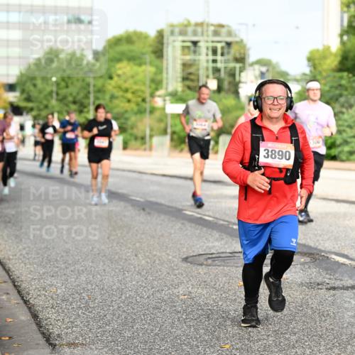 06.09.2026 - CURREX Alsterlauf Dr. Thomas Lammeyer http://msf.ph/oto/10136726 06.09.2026 10:01:57 Laufen 3890, 6300 meine-sportfotos.de