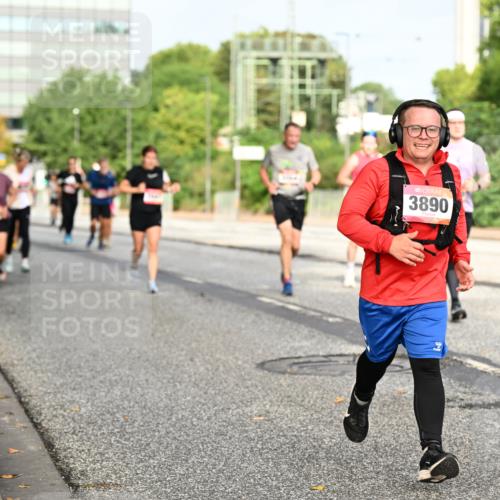 06.09.2026 - CURREX Alsterlauf Dr. Thomas Lammeyer http://msf.ph/oto/10136729 06.09.2026 10:01:57 Laufen 3890 meine-sportfotos.de