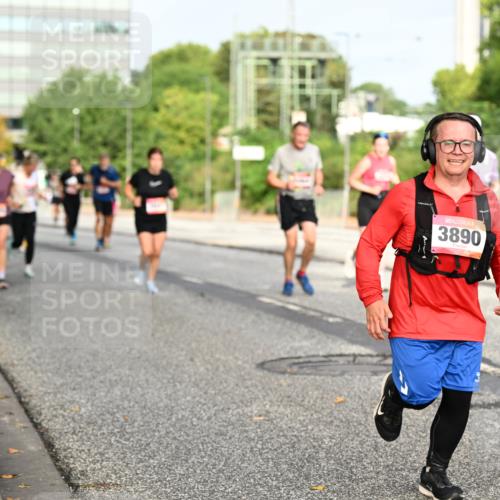 06.09.2026 - CURREX Alsterlauf Dr. Thomas Lammeyer http://msf.ph/oto/10136730 06.09.2026 10:01:57 Laufen 3890 meine-sportfotos.de