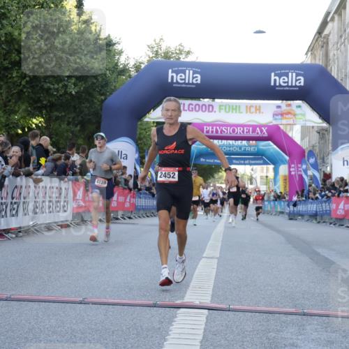 06.09.2026 - CURREX Alsterlauf Yannick Fuchs http://msf.ph/oto/10136744 06.09.2026 09:44:52 Ziel 2442, 2452, 2610, 3226, 3802, 3803, 4039, 4128, 5286, 8264 meine-sportfotos.de