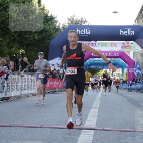 06.09.2026 - CURREX Alsterlauf Yannick Fuchs http://msf.ph/oto/10136766 06.09.2026 09:44:52 Ziel 2442, 2452, 2610, 3226, 3802, 3803, 4039, 4128, 5286, 8264 meine-sportfotos.de