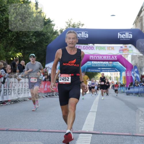 06.09.2026 - CURREX Alsterlauf Yannick Fuchs http://msf.ph/oto/10136778 06.09.2026 09:44:53 Ziel 2442, 2452, 2610, 3802, 3803, 4039, 4128, 5286 meine-sportfotos.de