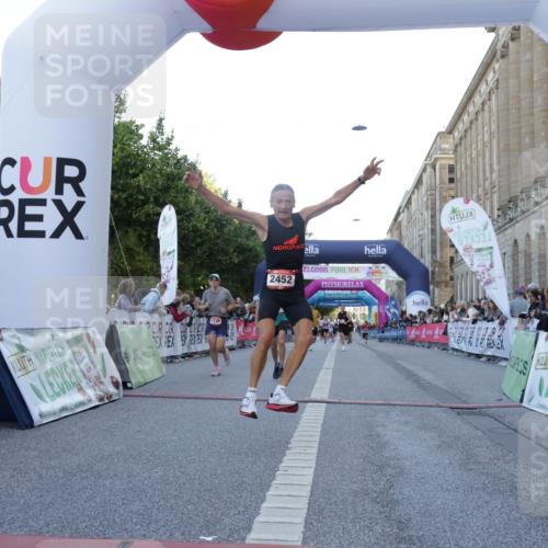 06.09.2026 - CURREX Alsterlauf Yannick Fuchs http://msf.ph/oto/10136801 06.09.2026 09:44:53 Ziel 2442, 2452, 2610, 3802, 3803, 4039, 4128, 5286 meine-sportfotos.de