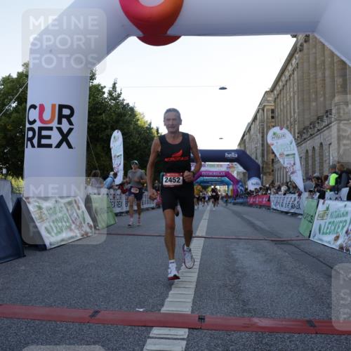 06.09.2026 - CURREX Alsterlauf Yannick Fuchs http://msf.ph/oto/10136822 06.09.2026 09:44:54 Ziel 2442, 2452, 2610, 3802, 3803, 4039, 4128, 5286, 5837, 6243 meine-sportfotos.de