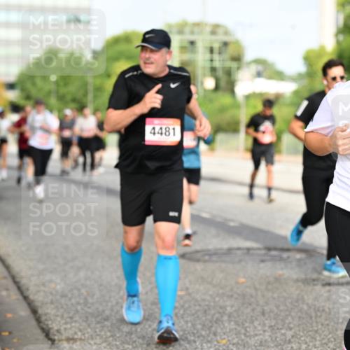06.09.2026 - CURREX Alsterlauf Dr. Thomas Lammeyer http://msf.ph/oto/10136830 06.09.2026 10:02:06 Laufen 4481, 3551 meine-sportfotos.de