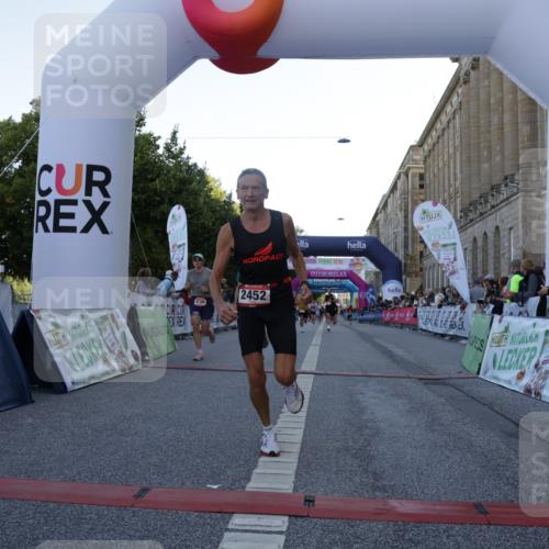 06.09.2026 - CURREX Alsterlauf Yannick Fuchs http://msf.ph/oto/10136839 06.09.2026 09:44:54 Ziel 2442, 2452, 2610, 3802, 3803, 4039, 4128, 5286, 5837, 6243 meine-sportfotos.de