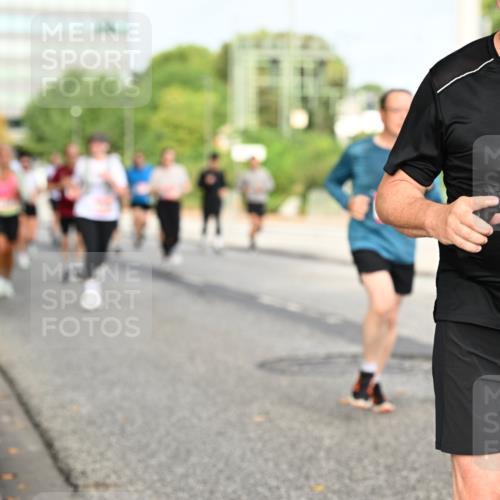 06.09.2026 - CURREX Alsterlauf Dr. Thomas Lammeyer http://msf.ph/oto/10136844 06.09.2026 10:02:07 Laufen 4481 meine-sportfotos.de