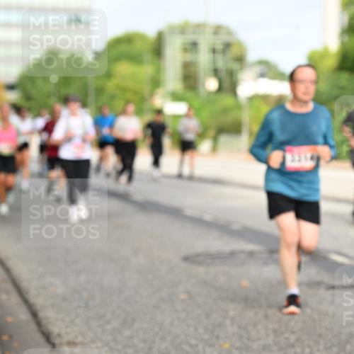 06.09.2026 - CURREX Alsterlauf Dr. Thomas Lammeyer http://msf.ph/oto/10136846 06.09.2026 10:02:07 Laufen  meine-sportfotos.de