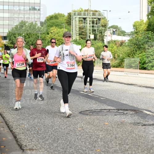 06.09.2026 - CURREX Alsterlauf Dr. Thomas Lammeyer http://msf.ph/oto/10136869 06.09.2026 10:02:09 Laufen 4197, 3942, 5726, 6121, 3439, 539, 5364 meine-sportfotos.de