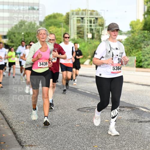 06.09.2026 - CURREX Alsterlauf Dr. Thomas Lammeyer http://msf.ph/oto/10136883 06.09.2026 10:02:11 Laufen 3439, 26, 5390, 5364 meine-sportfotos.de