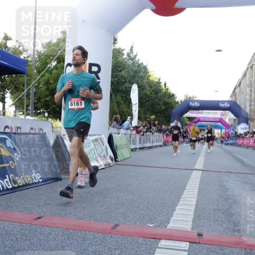 06.09.2026 - CURREX Alsterlauf Yannick Fuchs http://msf.ph/oto/10136888 06.09.2026 09:44:56 Ziel 2452, 2610, 3802, 3803, 4011, 4128, 5286, 5837, 6243 meine-sportfotos.de