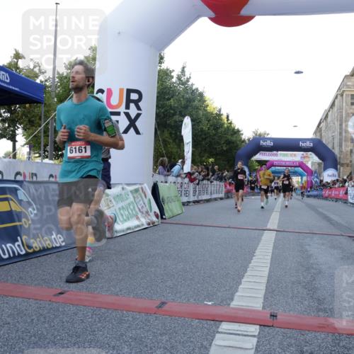 06.09.2026 - CURREX Alsterlauf Yannick Fuchs http://msf.ph/oto/10136893 06.09.2026 09:44:56 Ziel 2452, 2610, 3802, 3803, 4011, 4128, 5286, 5837, 6243 meine-sportfotos.de