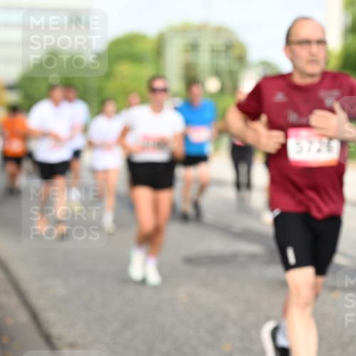 06.09.2026 - CURREX Alsterlauf Dr. Thomas Lammeyer http://msf.ph/oto/10136909 06.09.2026 10:02:13 Laufen 5726 meine-sportfotos.de