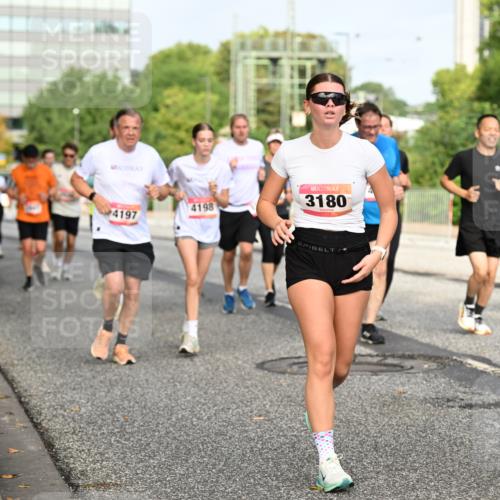 06.09.2026 - CURREX Alsterlauf Dr. Thomas Lammeyer http://msf.ph/oto/10136920 06.09.2026 10:02:14 Laufen 4198, 4197, 3180 meine-sportfotos.de
