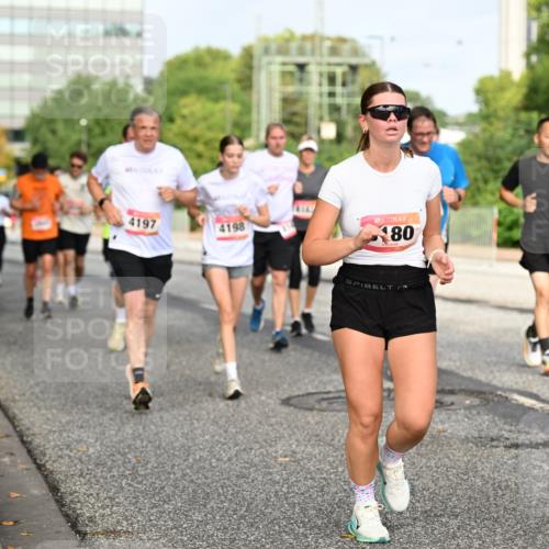 06.09.2026 - CURREX Alsterlauf Dr. Thomas Lammeyer http://msf.ph/oto/10136922 06.09.2026 10:02:14 Laufen 4197, 4198, 80 meine-sportfotos.de