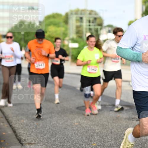 06.09.2026 - CURREX Alsterlauf Dr. Thomas Lammeyer http://msf.ph/oto/10136967 06.09.2026 10:02:17 Laufen 2547, 3542, 385 meine-sportfotos.de