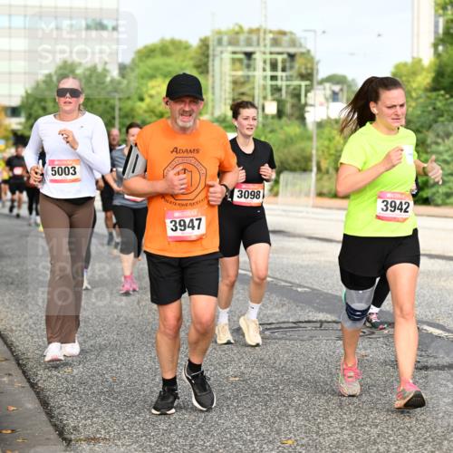 06.09.2026 - CURREX Alsterlauf Dr. Thomas Lammeyer http://msf.ph/oto/10136973 06.09.2026 10:02:18 Laufen 5003, 3947, 3098, 3942 meine-sportfotos.de