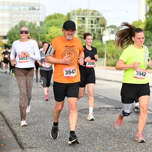 06.09.2026 - CURREX Alsterlauf Dr. Thomas Lammeyer http://msf.ph/oto/10136974 06.09.2026 10:02:18 Laufen 5003, 3947, 3098, 3942 meine-sportfotos.de