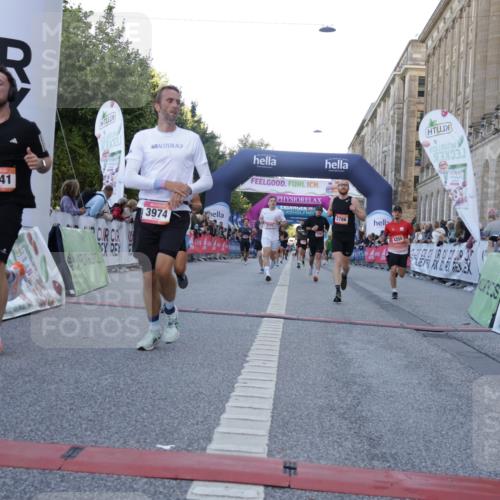 06.09.2026 - CURREX Alsterlauf Yannick Fuchs http://msf.ph/oto/10137093 06.09.2026 09:45:04 Ziel 2289, 2786, 3641, 3767, 3771, 3974, 4011, 4255, 5272, 5837, 6243, 6420 meine-sportfotos.de