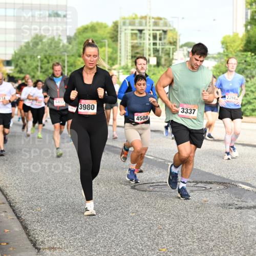 06.09.2026 - CURREX Alsterlauf Dr. Thomas Lammeyer http://msf.ph/oto/10137108 06.09.2026 10:02:31 Laufen 5174, 6433, 3980, 4508, 3337, 2266 meine-sportfotos.de