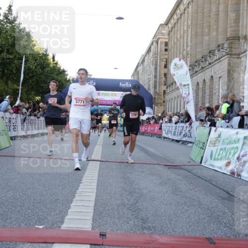 06.09.2026 - CURREX Alsterlauf Yannick Fuchs http://msf.ph/oto/10137113 06.09.2026 09:45:07 Ziel 2289, 2489, 2786, 3641, 3767, 3771, 3873, 3974, 4011, 4255, 4331, 5266, 5272, 5341, 5770, 6420 meine-sportfotos.de