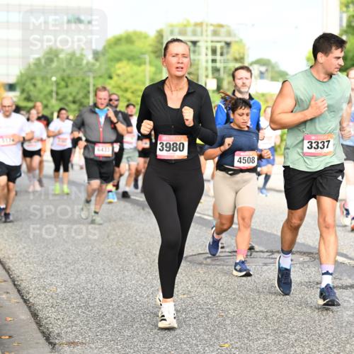 06.09.2026 - CURREX Alsterlauf Dr. Thomas Lammeyer http://msf.ph/oto/10137115 06.09.2026 10:02:32 Laufen 3174, 6433, 3980, 4508, 3337, 266 meine-sportfotos.de