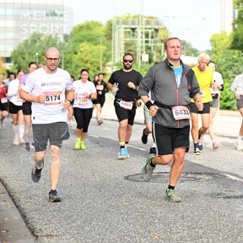 06.09.2026 - CURREX Alsterlauf Dr. Thomas Lammeyer http://msf.ph/oto/10137139 06.09.2026 10:02:34 Laufen 5174, 5303, 6464, 6433, 2761, 2762 meine-sportfotos.de