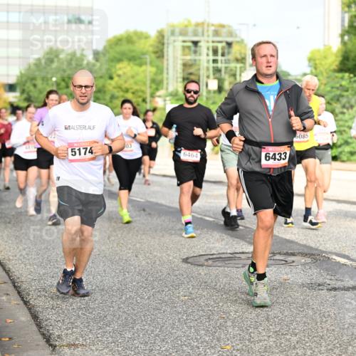 06.09.2026 - CURREX Alsterlauf Dr. Thomas Lammeyer http://msf.ph/oto/10137141 06.09.2026 10:02:34 Laufen 03, 5174, 6464, 6433, 6085, 2762 meine-sportfotos.de