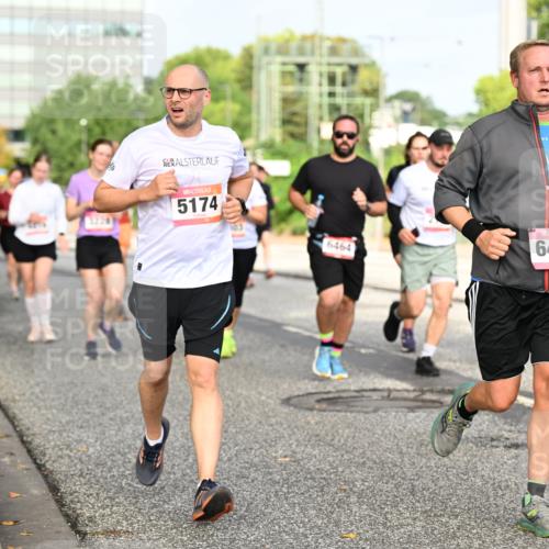 06.09.2026 - CURREX Alsterlauf Dr. Thomas Lammeyer http://msf.ph/oto/10137147 06.09.2026 10:02:35 Laufen 3228, 5174, 6464, 6433 meine-sportfotos.de