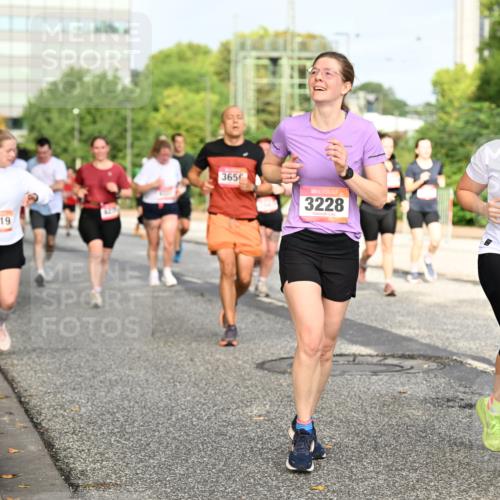 06.09.2026 - CURREX Alsterlauf Dr. Thomas Lammeyer http://msf.ph/oto/10137169 06.09.2026 10:02:37 Laufen 4819, 3656, 3228, 5303 meine-sportfotos.de