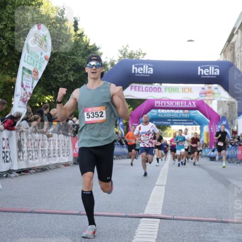 06.09.2026 - CURREX Alsterlauf Yannick Fuchs http://msf.ph/oto/10137175 06.09.2026 09:45:16 Ziel 2449, 2489, 3873, 4331, 5254, 5266, 5341, 5352, 5770, 8020 meine-sportfotos.de