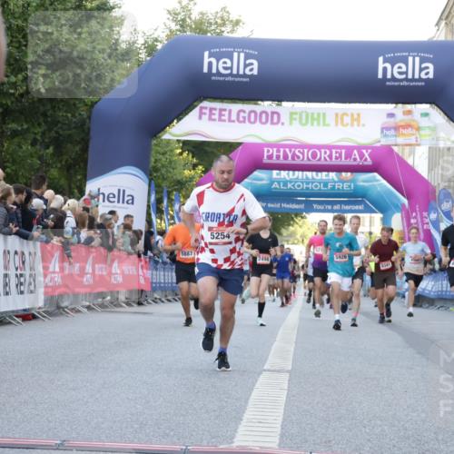 06.09.2026 - CURREX Alsterlauf Yannick Fuchs http://msf.ph/oto/10137191 06.09.2026 09:45:17 Ziel 2449, 2489, 3873, 4331, 5254, 5266, 5341, 5352, 5770, 5887, 5926, 6476, 8020 meine-sportfotos.de