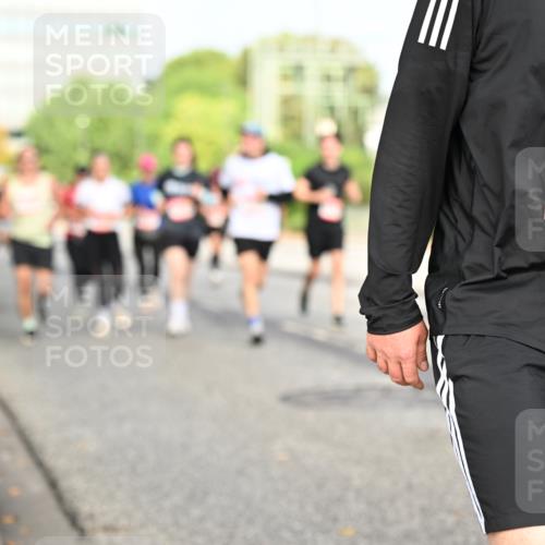 06.09.2026 - CURREX Alsterlauf Dr. Thomas Lammeyer http://msf.ph/oto/10137247 06.09.2026 10:02:44 Laufen 8017 meine-sportfotos.de