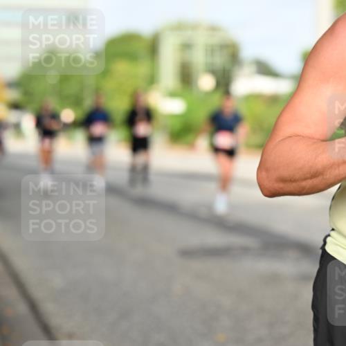 06.09.2026 - CURREX Alsterlauf Dr. Thomas Lammeyer http://msf.ph/oto/10137307 06.09.2026 10:02:50 Laufen 4 meine-sportfotos.de