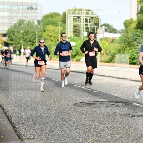 06.09.2026 - CURREX Alsterlauf Dr. Thomas Lammeyer http://msf.ph/oto/10137319 06.09.2026 10:02:52 Laufen 2541, 2242, 3130, 3855 meine-sportfotos.de