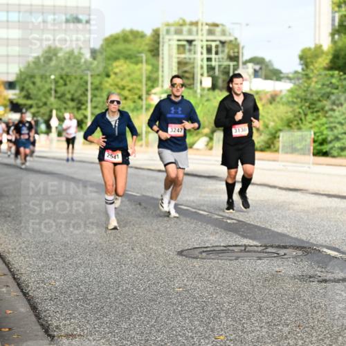 06.09.2026 - CURREX Alsterlauf Dr. Thomas Lammeyer http://msf.ph/oto/10137325 06.09.2026 10:02:53 Laufen 2541, 3247, 3130, 3855 meine-sportfotos.de